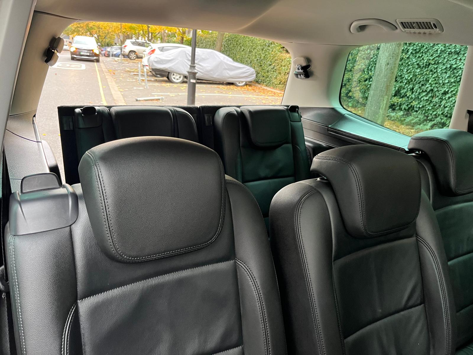 [CCK vehicle showroom photos]