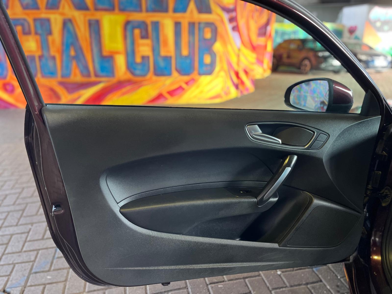 [CCK vehicle showroom photos]