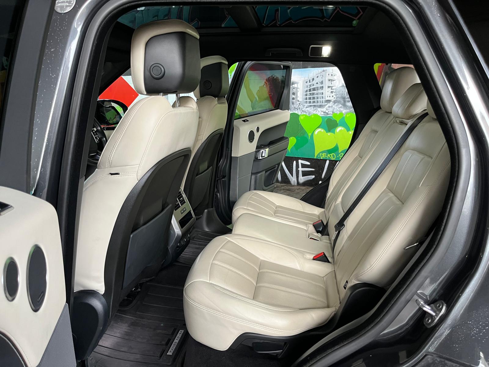 [CCK vehicle showroom photos]